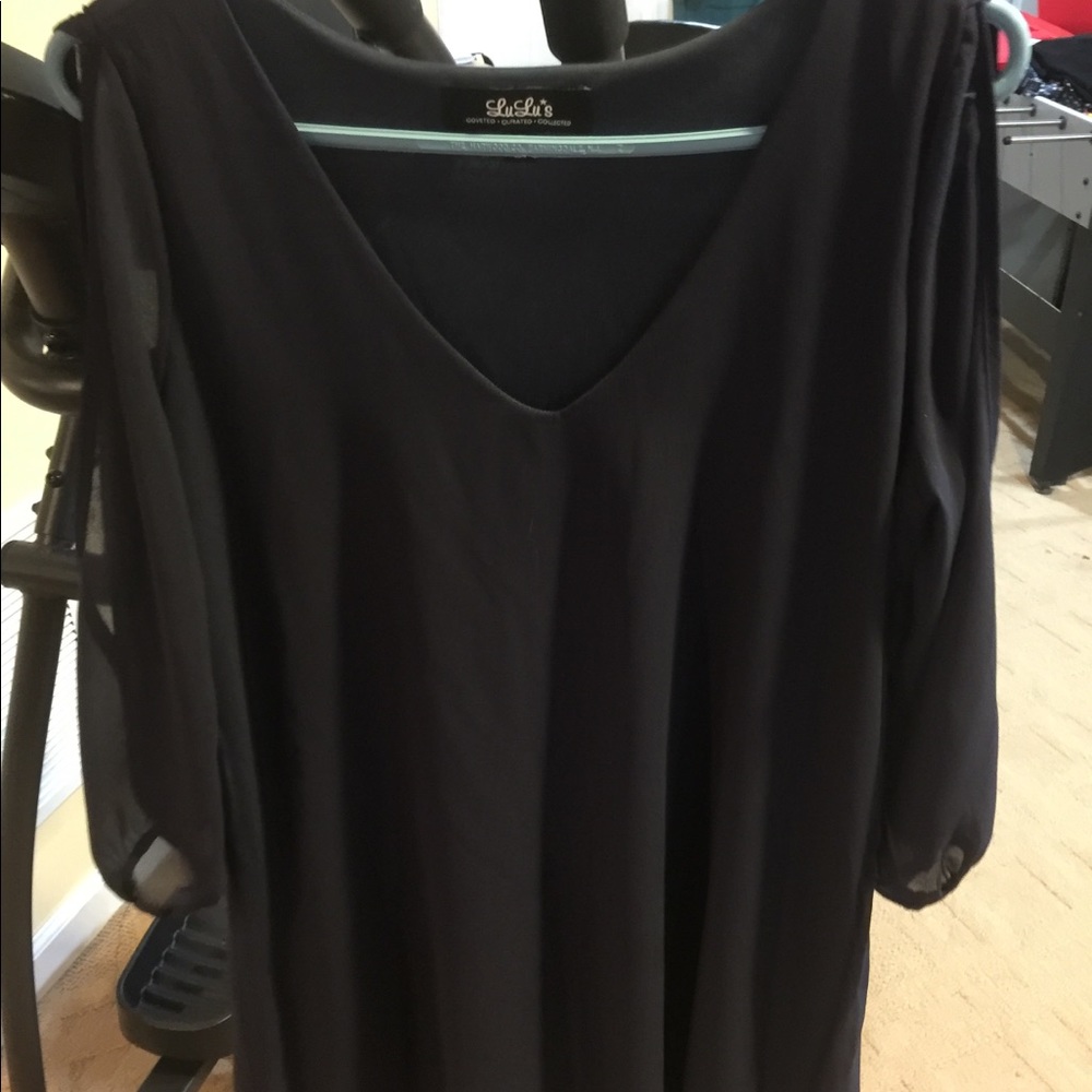 Lu Lu’s Navy Key Hole Sleeved Navy Dress